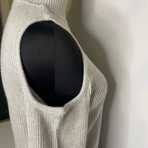 H&M Light Gray Open-Shoulder Sweater - Picture 6 of 6